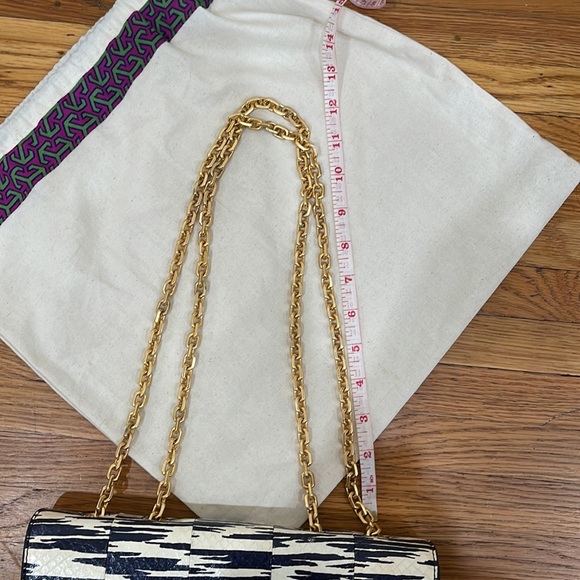 TORY BURCH - Gemini Link Snake Ladies Medium Leather Chain Shoulder Bag - Picture 15 of 17